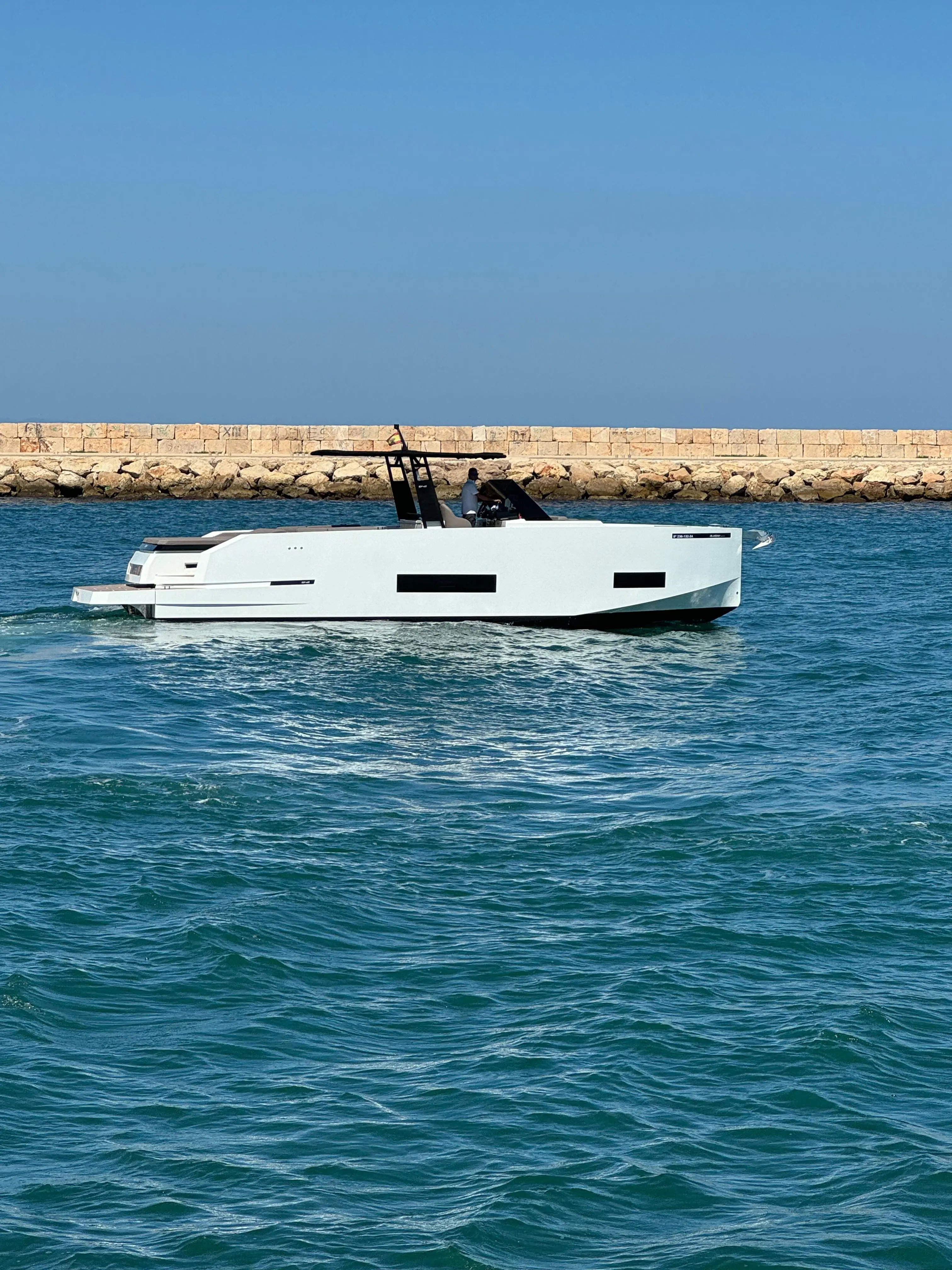 CAMMON – DE ANTONIO YACHTS D42